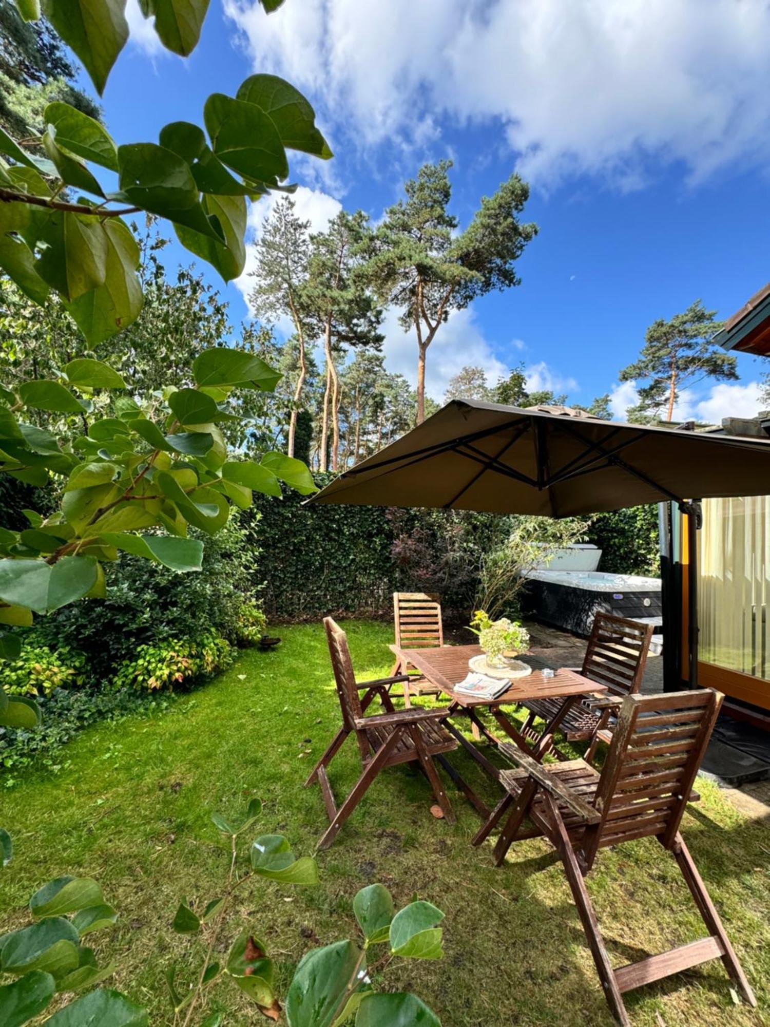 Houten Chalet/Bungalow In Het Bos, Sauna, Jacuzzi Meijel Exterior photo